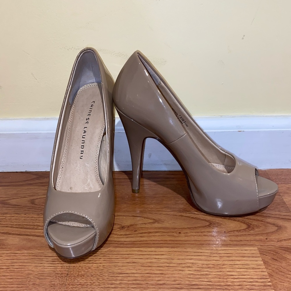 Tan shiny heels